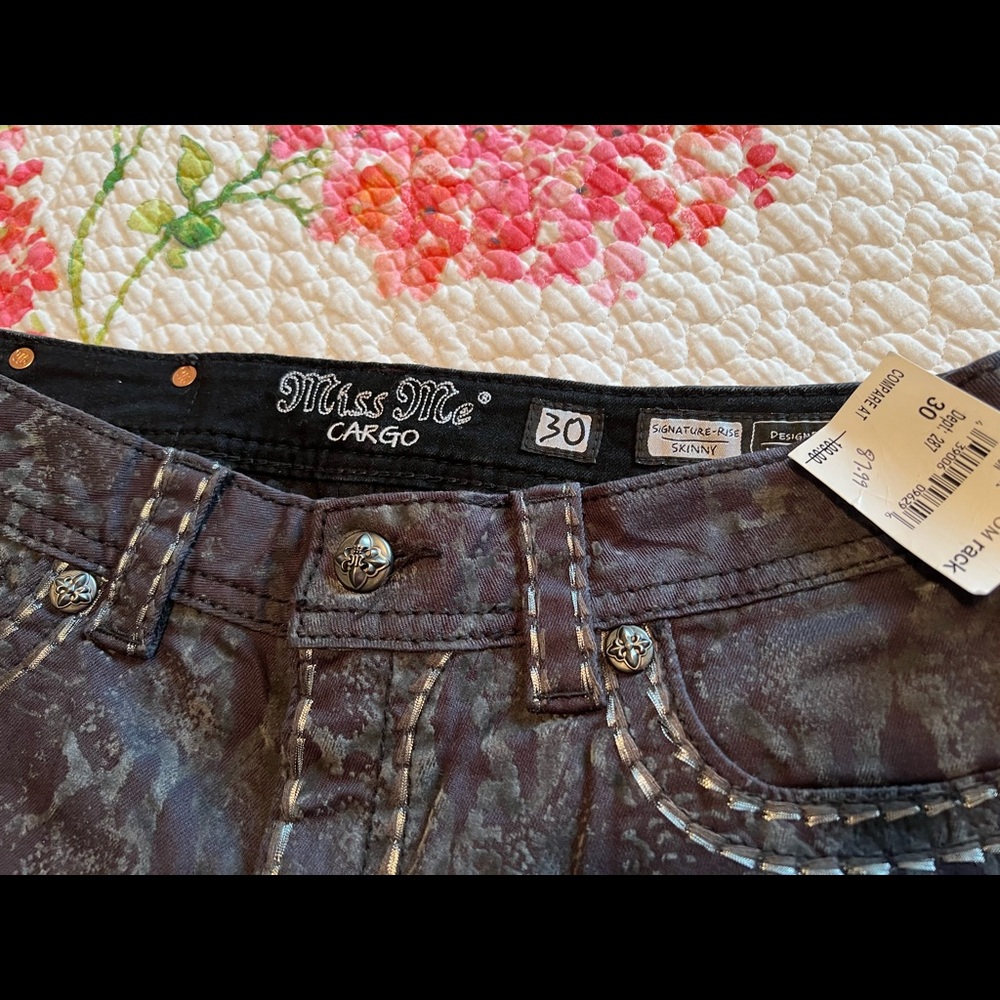 Very stylish Miss Me jeans, new w tags size 30 in snakeskin pattern.